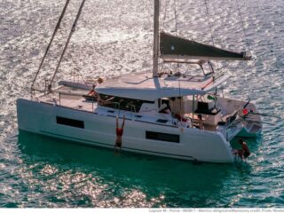 Charter-Lagoon-500-4-cabins-15.5-meter-