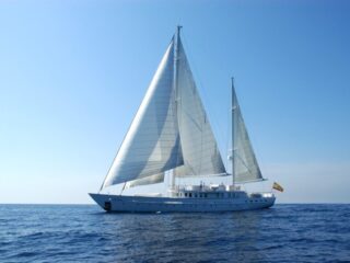 MATA-MUA-Her-Profile-Under-Sail