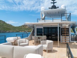 2.1-Upper-deck-view-forward