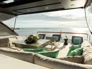 CLOUD-IX-Luxury-Charter-Yacht-Sanlorenzo-SX76-Flybridge-Seating-Area