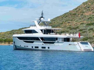 1.3-Motor-yacht-EZGY-1-1